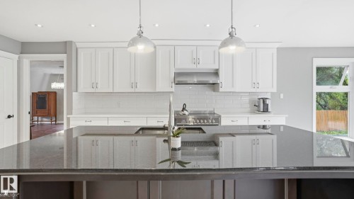 303 Westridge Road, Edmonton, AB - Indoor Photo Showing Kitchen With Upgraded Kitchen