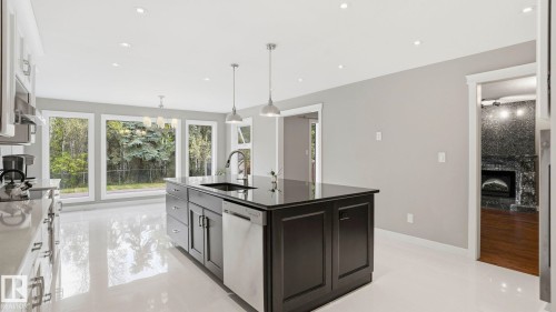 303 Westridge Road, Edmonton, AB - Indoor Photo Showing Kitchen With Upgraded Kitchen