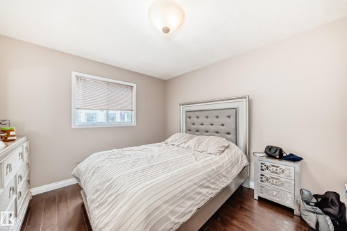 Bedroom featuring wood-finish flooring, neutral wall tones, a recessed window, and white baseboards - 9110 180A Avenue, Edmonton, AB - Indoor Photo Showing Bedroom