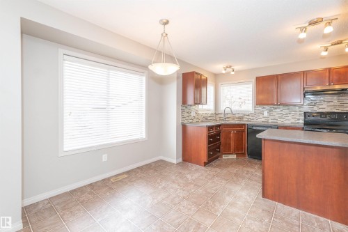 7833 Schmid Place, Edmonton, AB - Indoor Photo Showing Kitchen