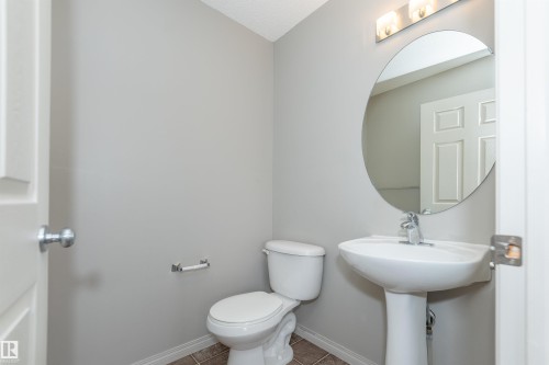 7833 Schmid Place, Edmonton, AB - Indoor Photo Showing Bathroom