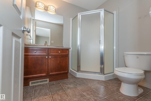 7833 Schmid Place, Edmonton, AB - Indoor Photo Showing Bathroom