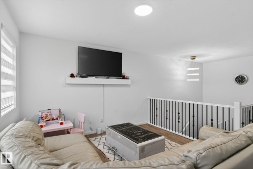 Open-concept living area with light wood-finish flooring - 7011 177 Avenue, Edmonton, AB - Indoor