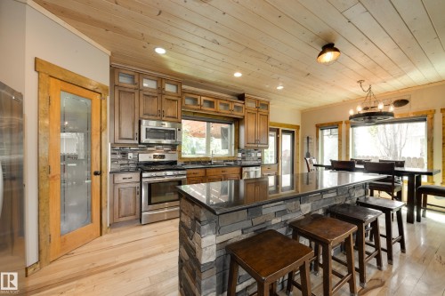 10811 67 Street, Edmonton, AB - Indoor