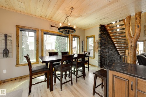10811 67 Street, Edmonton, AB - Indoor Photo Showing Dining Room