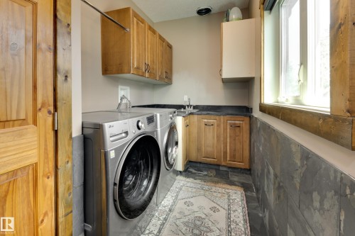 10811 67 Street, Edmonton, AB - Indoor Photo Showing Laundry Room