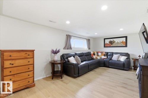 5409 55 Avenue, Wetaskiwin, AB - Indoor Photo Showing Living Room