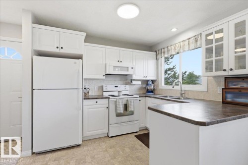 5409 55 Avenue, Wetaskiwin, AB - Indoor Photo Showing Kitchen With Double Sink