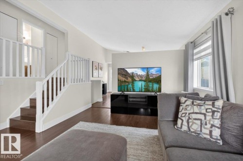18520 77 Avenue, Edmonton, AB - Indoor Photo Showing Living Room