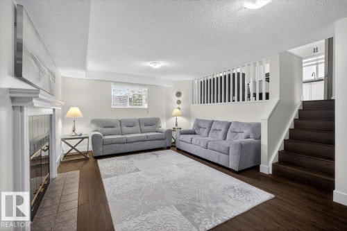 18520 77 Avenue, Edmonton, AB - Indoor Photo Showing Living Room
