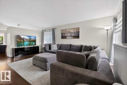 18520 77 Avenue, Edmonton, AB - Indoor Photo Showing Living Room