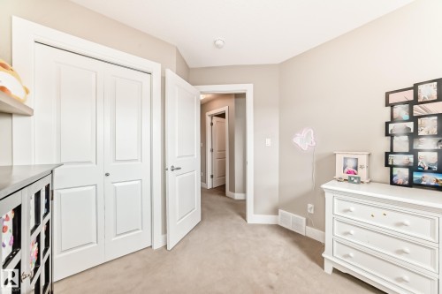 Neutral-toned room with light-colored carpet flooring - 2125 24 Street, Edmonton, AB - Indoor