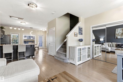 5835 Mullen Place, Edmonton, AB - Indoor Photo Showing Other Room