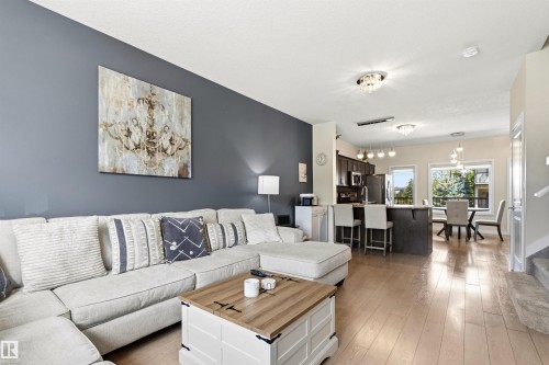 5835 Mullen Place, Edmonton, AB - Indoor Photo Showing Living Room