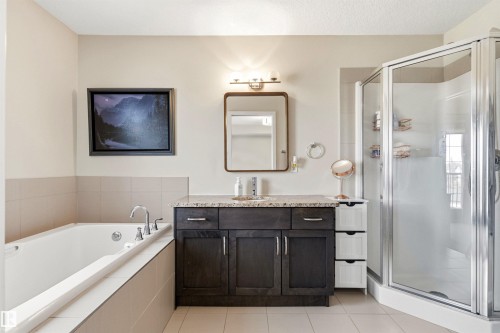5835 Mullen Place, Edmonton, AB - Indoor Photo Showing Bathroom