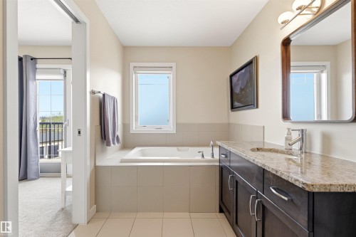 5835 Mullen Place, Edmonton, AB - Indoor Photo Showing Bathroom
