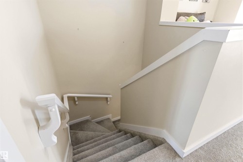 5835 Mullen Place, Edmonton, AB - Indoor Photo Showing Other Room