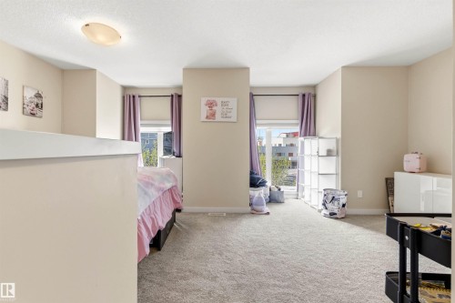 5835 Mullen Place, Edmonton, AB - Indoor Photo Showing Bedroom
