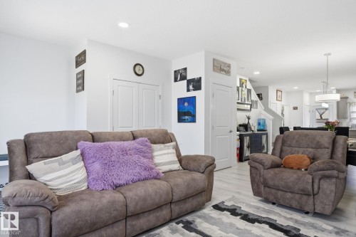 65 Covell Common, Spruce Grove, AB - Indoor Photo Showing Living Room