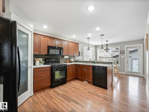 2445 Austin Crescent, Edmonton, AB - Indoor Photo Showing Kitchen