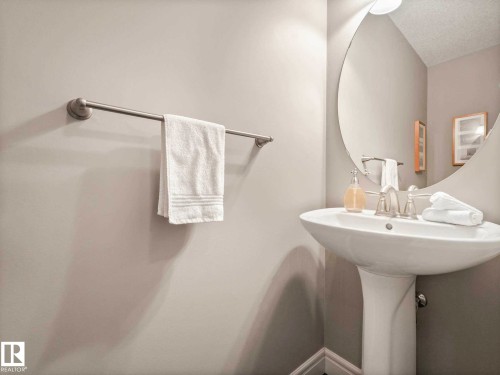 2445 Austin Crescent, Edmonton, AB - Indoor Photo Showing Bathroom