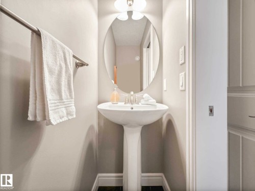 2445 Austin Crescent, Edmonton, AB - Indoor Photo Showing Bathroom
