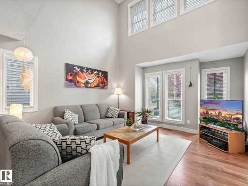 2445 Austin Crescent, Edmonton, AB - Indoor Photo Showing Living Room