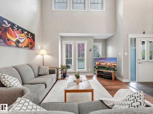 2445 Austin Crescent, Edmonton, AB - Indoor Photo Showing Living Room