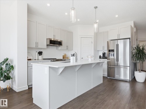 2128 Graydon Hill Crescent, Edmonton, AB - Indoor Photo Showing Kitchen With Upgraded Kitchen