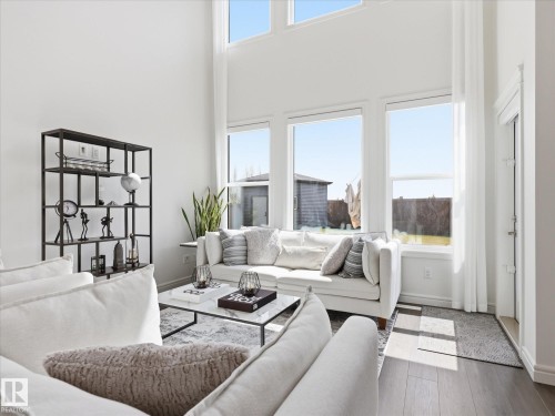 2128 Graydon Hill Crescent, Edmonton, AB - Indoor Photo Showing Living Room