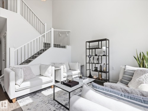 2128 Graydon Hill Crescent, Edmonton, AB - Indoor Photo Showing Living Room