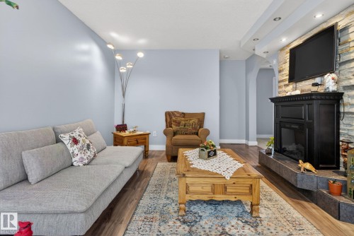 66 Amberly Crest, Edmonton, AB 