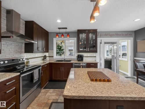 8410 95B Ave, Fort Saskatchewan, AB - Indoor Photo Showing Kitchen With Upgraded Kitchen