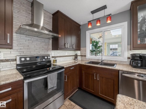 8410 95B Ave, Fort Saskatchewan, AB - Indoor Photo Showing Kitchen With Double Sink