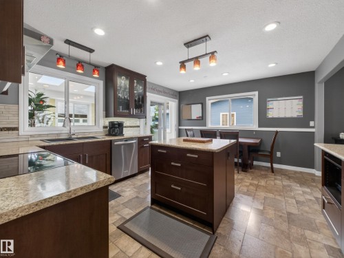 8410 95B Ave, Fort Saskatchewan, AB - Indoor Photo Showing Kitchen With Upgraded Kitchen