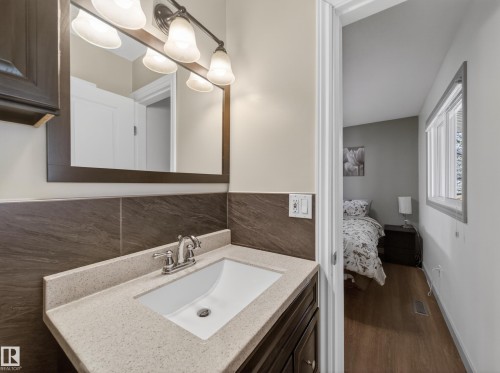 8410 95B Ave, Fort Saskatchewan, AB - Indoor Photo Showing Bathroom