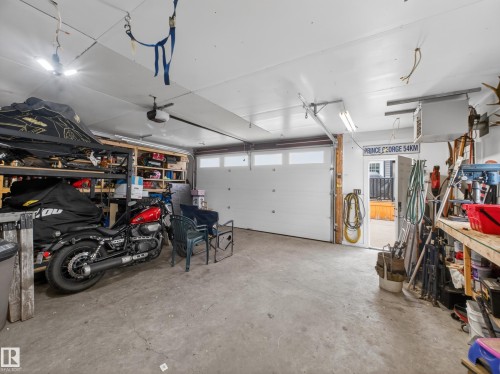 8410 95B Ave, Fort Saskatchewan, AB - Indoor Photo Showing Garage