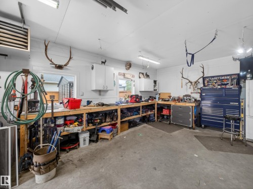 8410 95B Ave, Fort Saskatchewan, AB - Indoor Photo Showing Garage