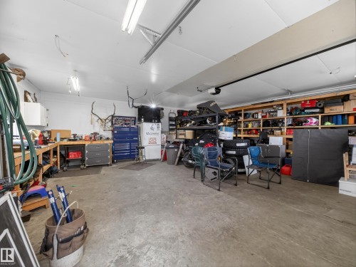 8410 95B Ave, Fort Saskatchewan, AB - Indoor Photo Showing Garage