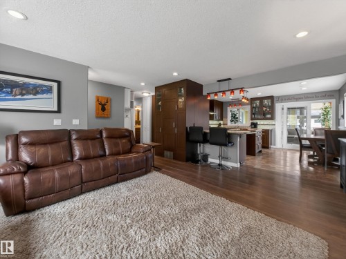8410 95B Ave, Fort Saskatchewan, AB - Indoor Photo Showing Living Room