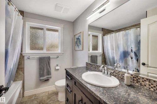 14704 88 Avenue, Edmonton, AB - Indoor Photo Showing Bathroom