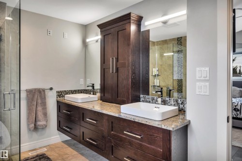14704 88 Avenue, Edmonton, AB - Indoor Photo Showing Bathroom
