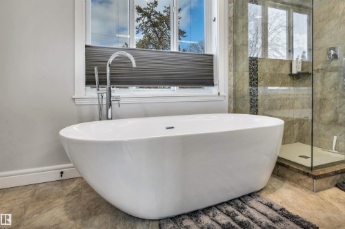 14704 88 Avenue, Edmonton, AB - Indoor Photo Showing Bathroom