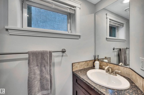 14704 88 Avenue, Edmonton, AB - Indoor Photo Showing Bathroom