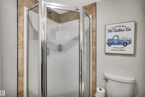 14704 88 Avenue, Edmonton, AB - Indoor Photo Showing Bathroom