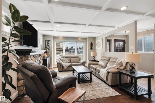 14704 88 Avenue, Edmonton, AB - Indoor Photo Showing Living Room