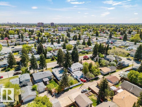 Mature neighborhood setting with established trees and residential streets - 8714 164 Street, Edmonton, AB 