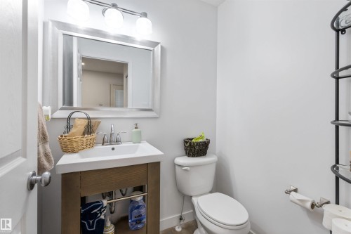 5504 Stevens Crescent, Edmonton, AB - Indoor Photo Showing Bathroom