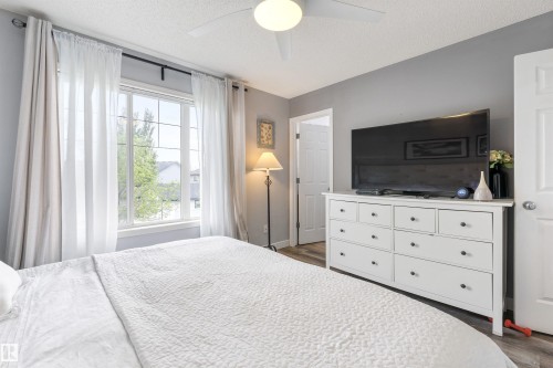 5504 Stevens Crescent, Edmonton, AB - Indoor Photo Showing Bedroom