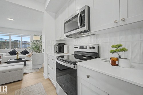 117 Brickyard Drive, Stony Plain, AB - Indoor Photo Showing Kitchen